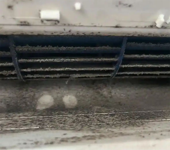 东兴空调吹的风有股烧焦味是怎么回事